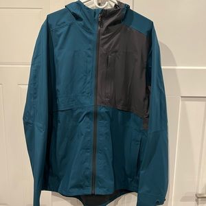 Lululemon Men’s Waterproof Rainjacket. Size: XL.
